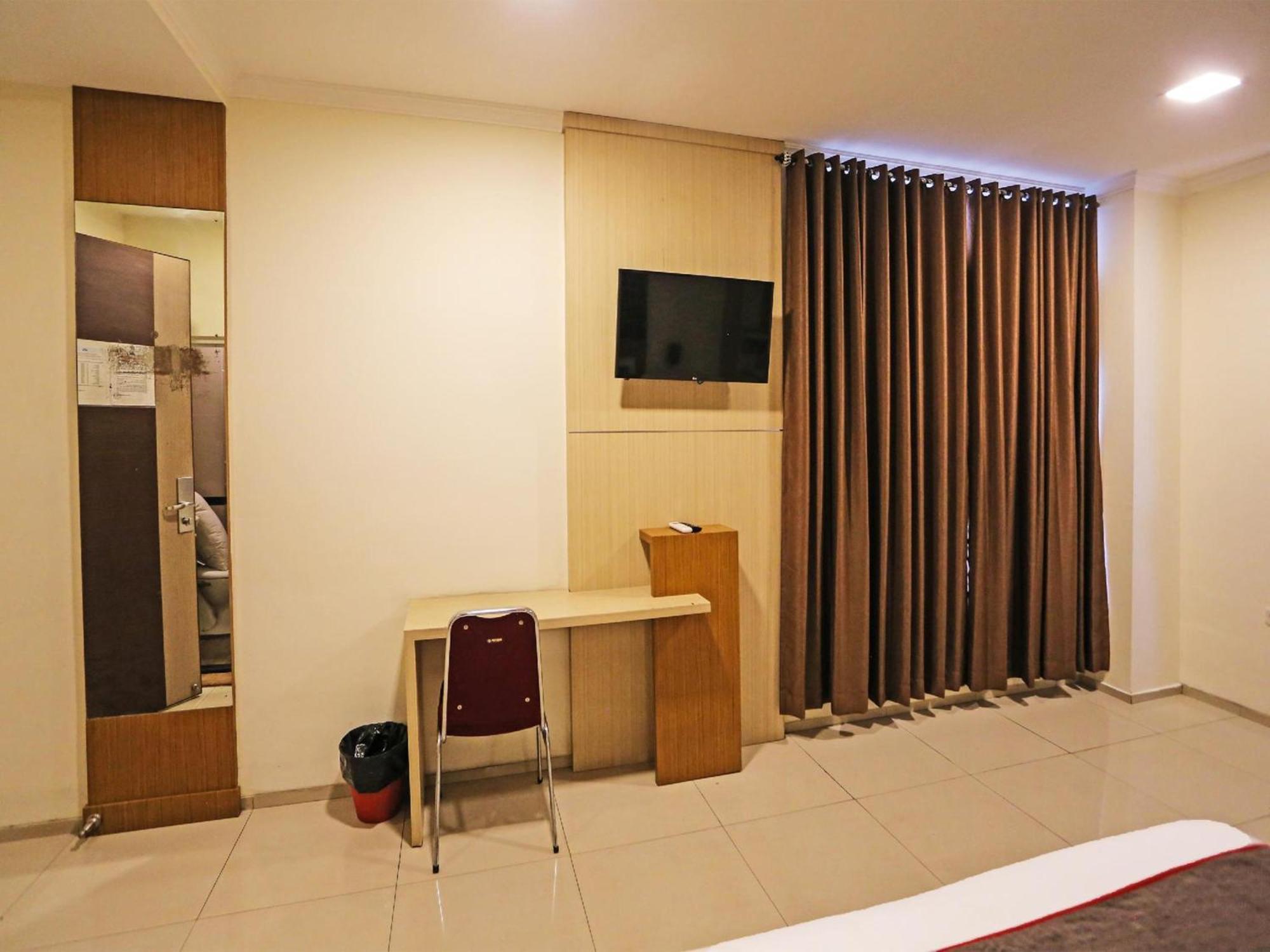 Super Oyo Townhouse Oak Hotel Fiducia Serpong Exterior photo