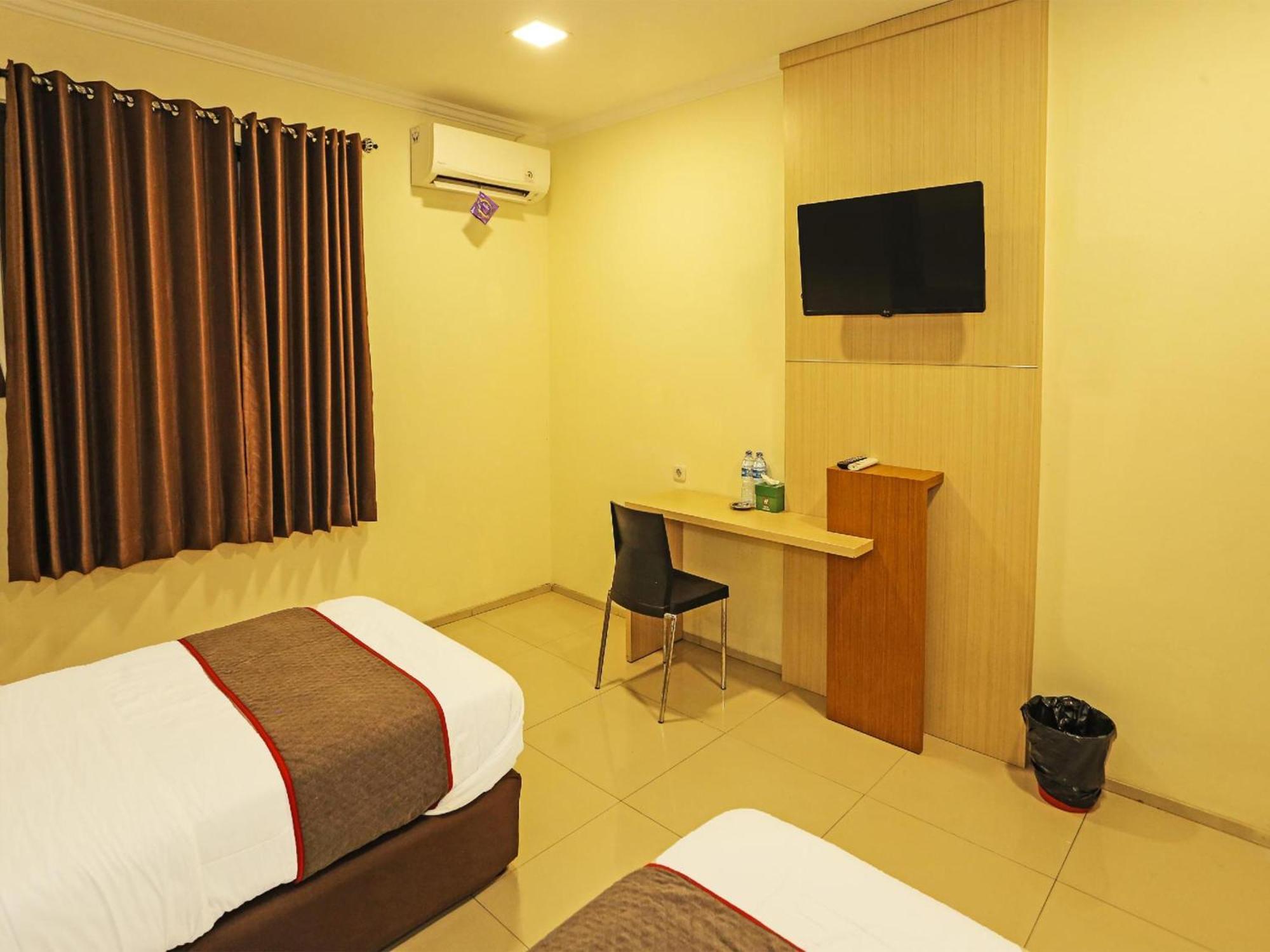 Super Oyo Townhouse Oak Hotel Fiducia Serpong Exterior photo
