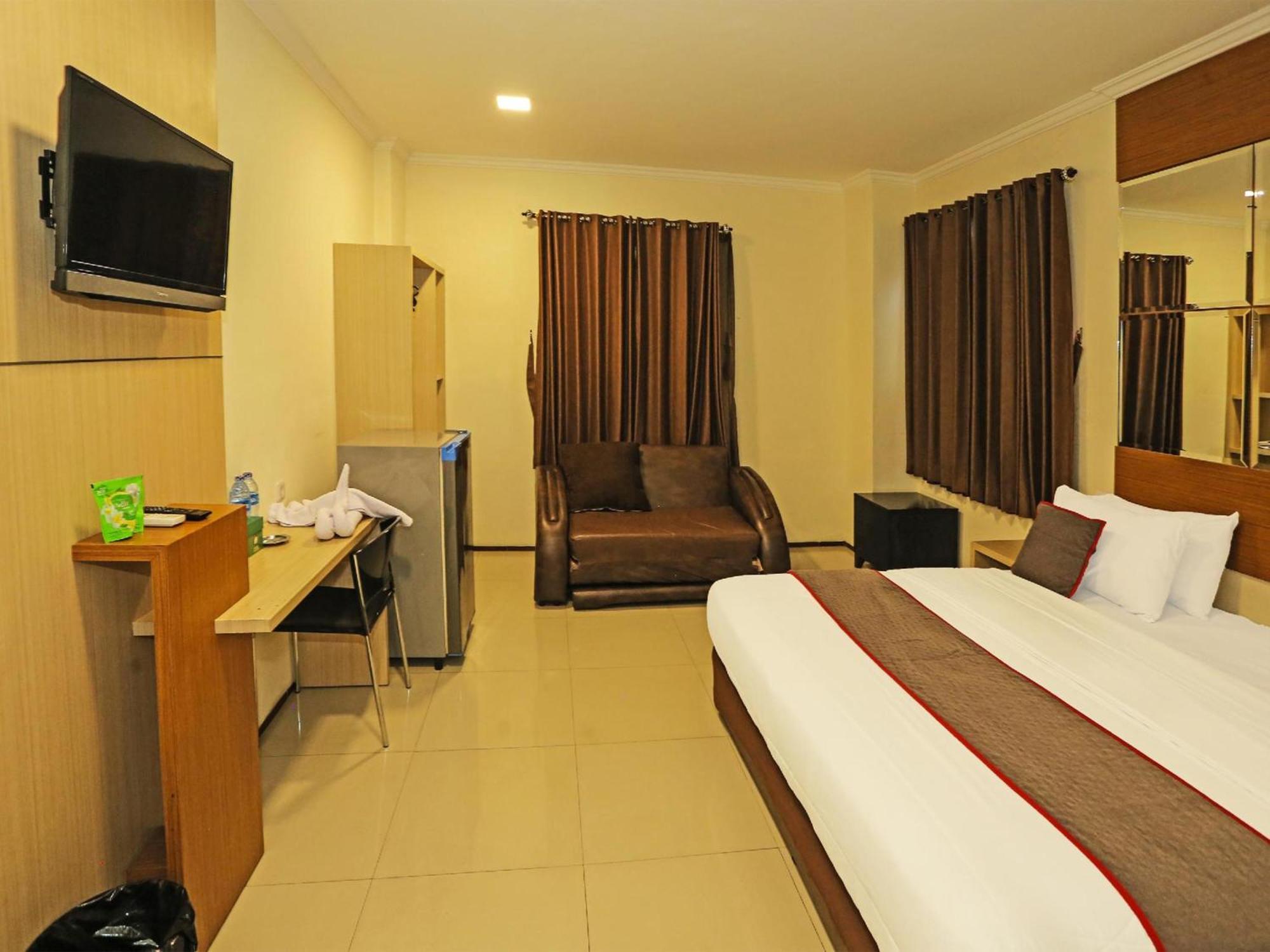 Super Oyo Townhouse Oak Hotel Fiducia Serpong Exterior photo