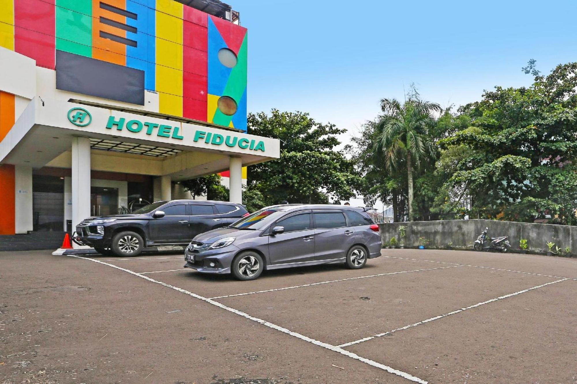 Super Oyo Townhouse Oak Hotel Fiducia Serpong Exterior photo