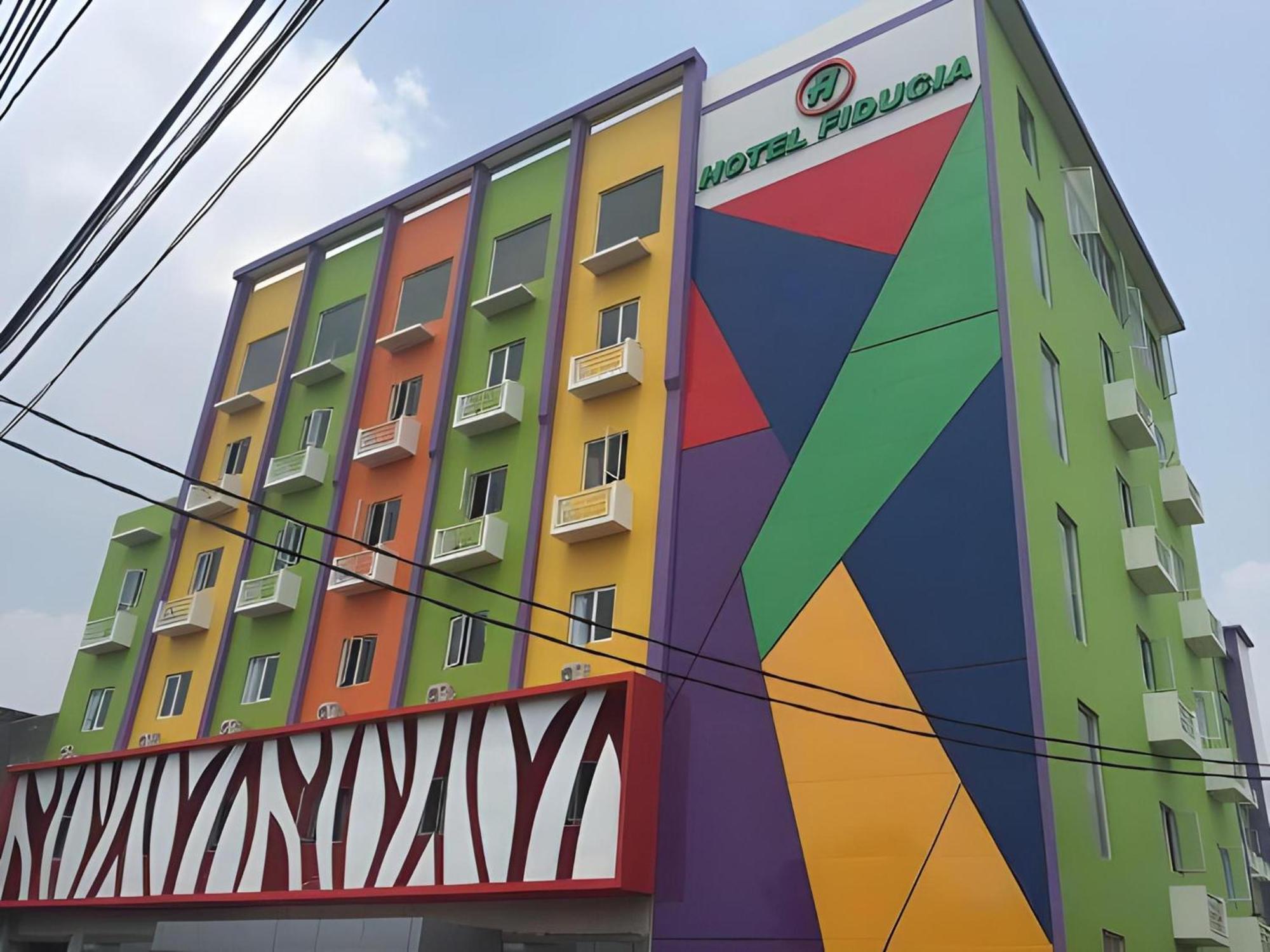 Super Oyo Townhouse Oak Hotel Fiducia Serpong Exterior photo