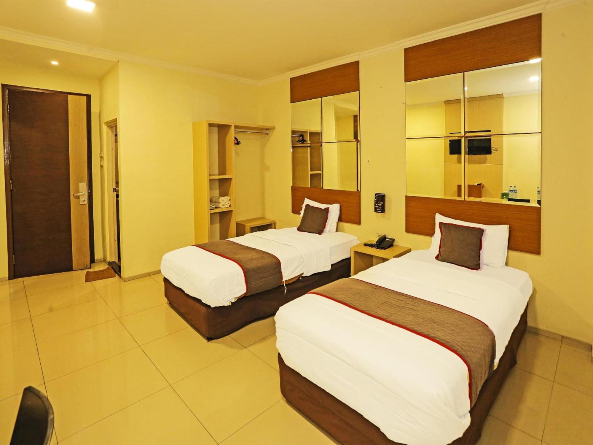 Super Oyo Townhouse Oak Hotel Fiducia Serpong Exterior photo