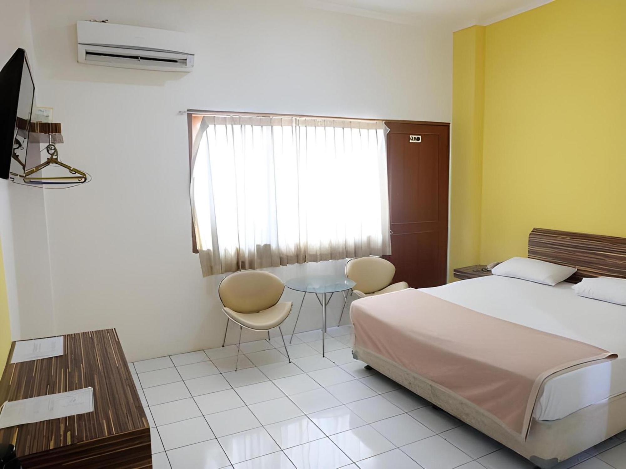 Super Oyo Townhouse Oak Hotel Fiducia Serpong Exterior photo