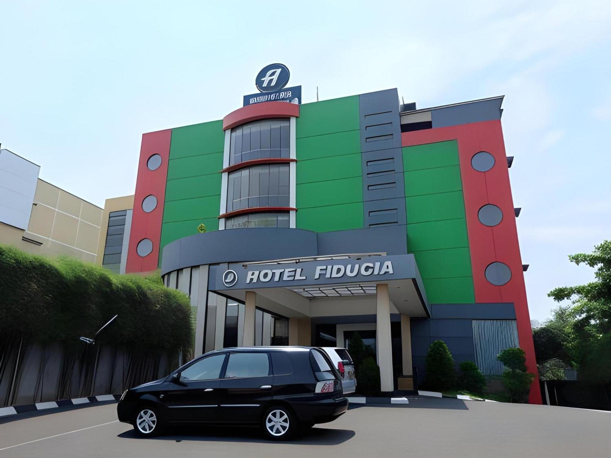 Super Oyo Townhouse Oak Hotel Fiducia Serpong Exterior photo