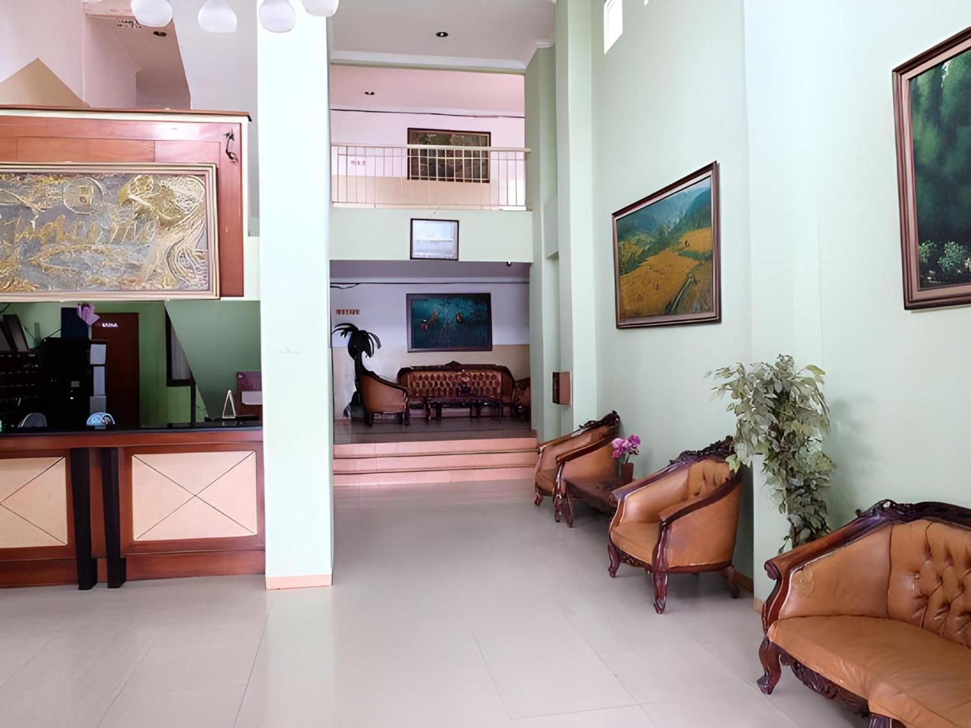 Super Oyo Townhouse Oak Hotel Fiducia Serpong Exterior photo