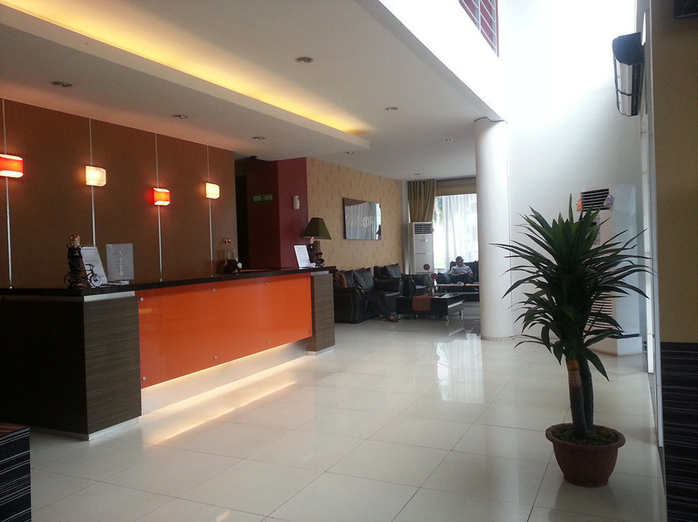 Super Oyo Townhouse Oak Hotel Fiducia Serpong Exterior photo